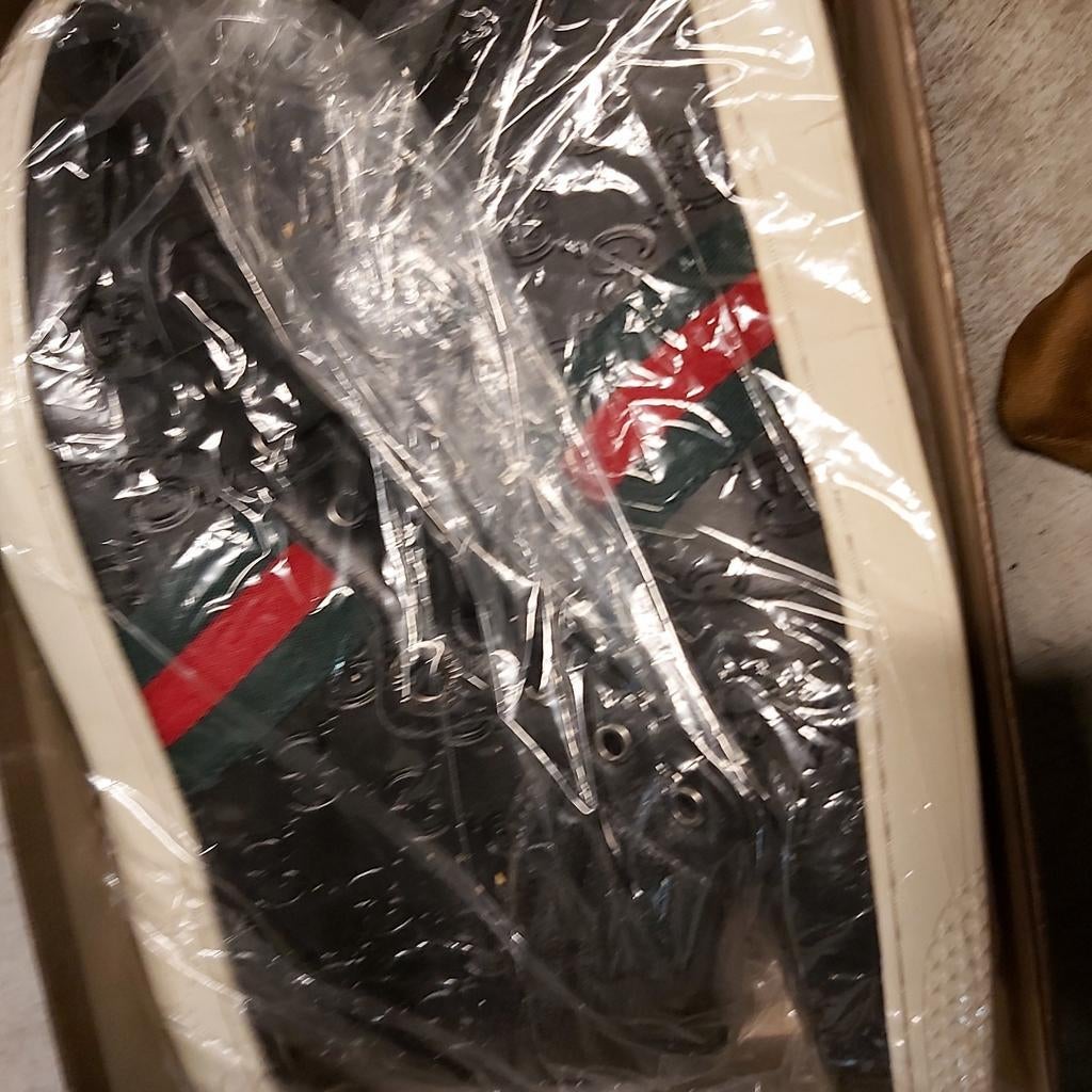 Chaussures  gucci  j amai  porter  peinture  42, Enlèvement, Neuf