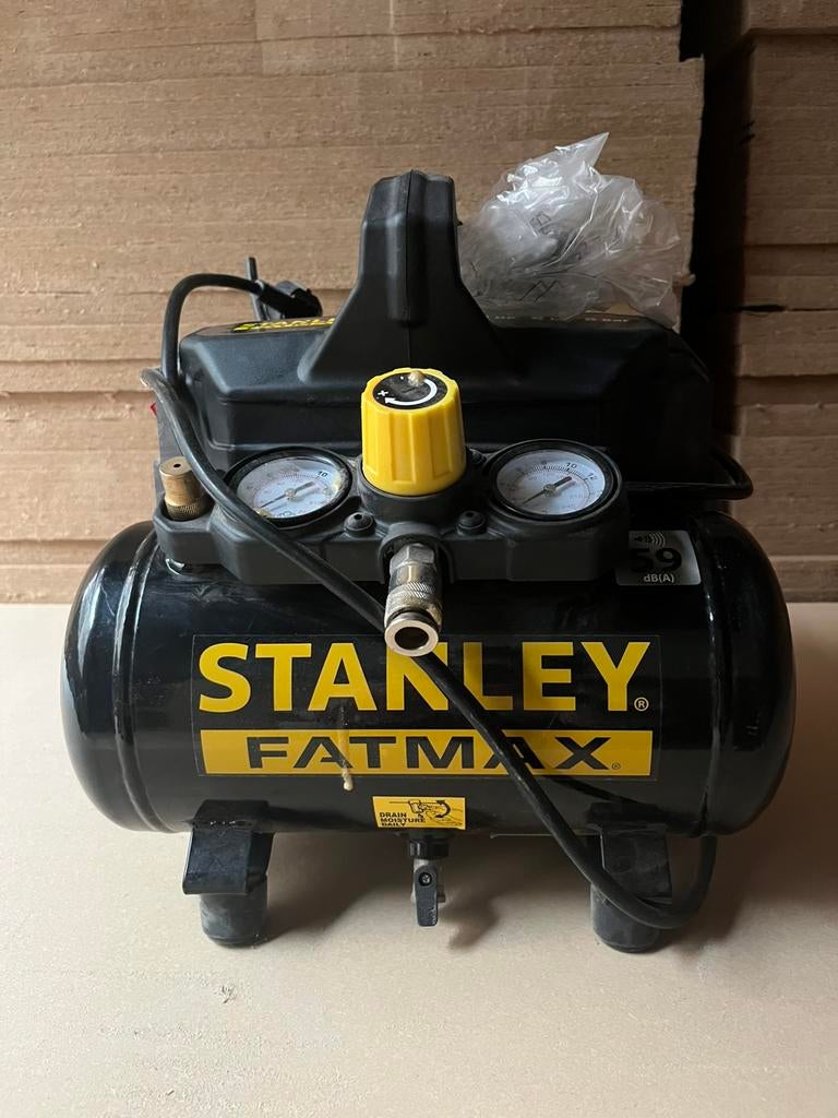 Compressor stanley, Doe-het-zelf en Bouw, Compressors, Ophalen, Zo goed als nieuw