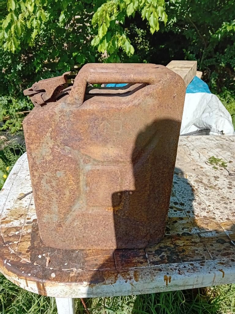 Oude vintage jerrycan engels, Ophalen of Verzenden