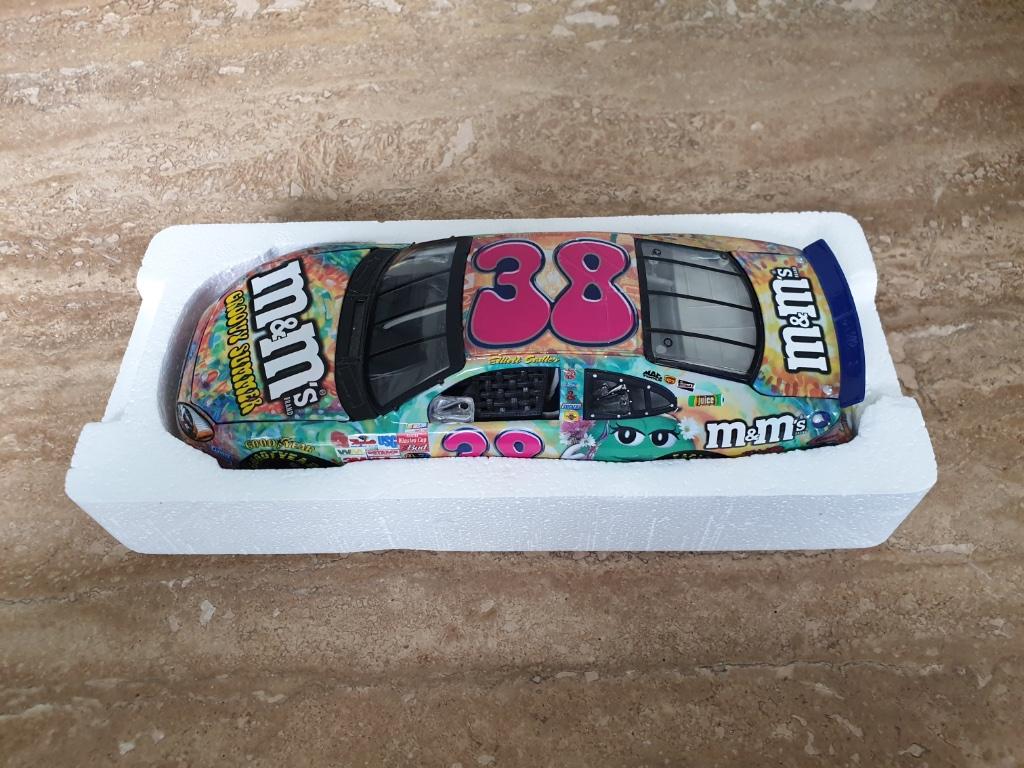 NASCAR 1/24 Ford Elliott Sadler 2003 M&M's Groovy Summer, Ophalen of Verzenden, Zo goed als nieuw, Auto, Overige merken