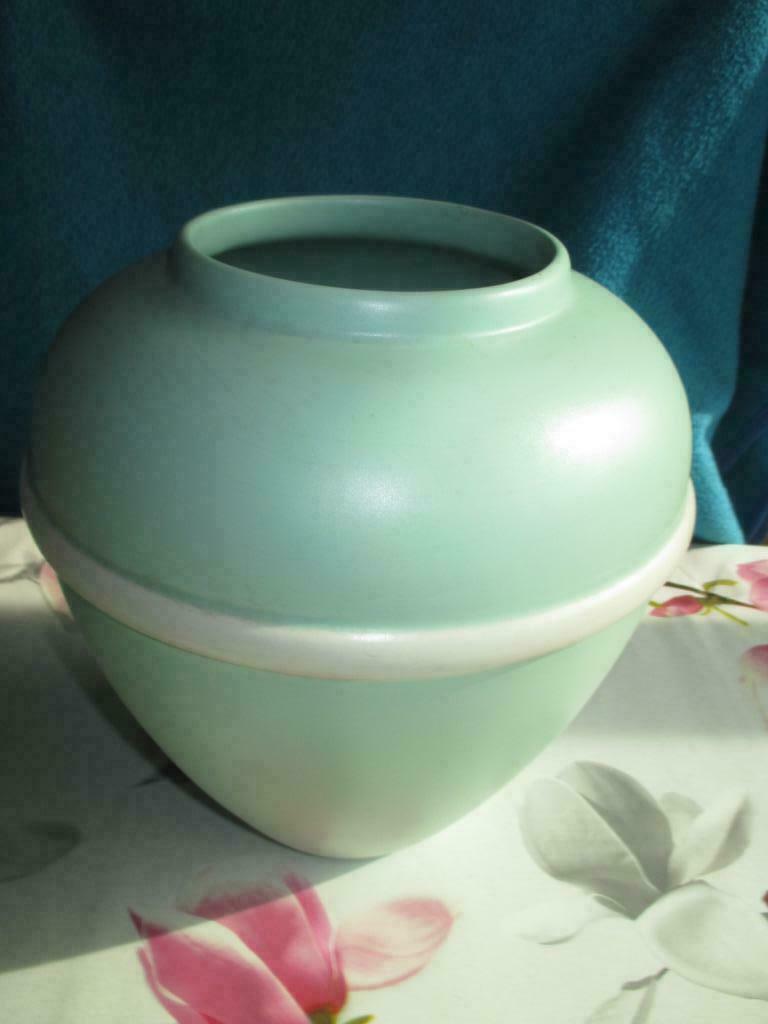 vaas groen, Aardewerk of Porselein, Ophalen of Verzenden, Zo goed als nieuw, Minder dan 50 cm