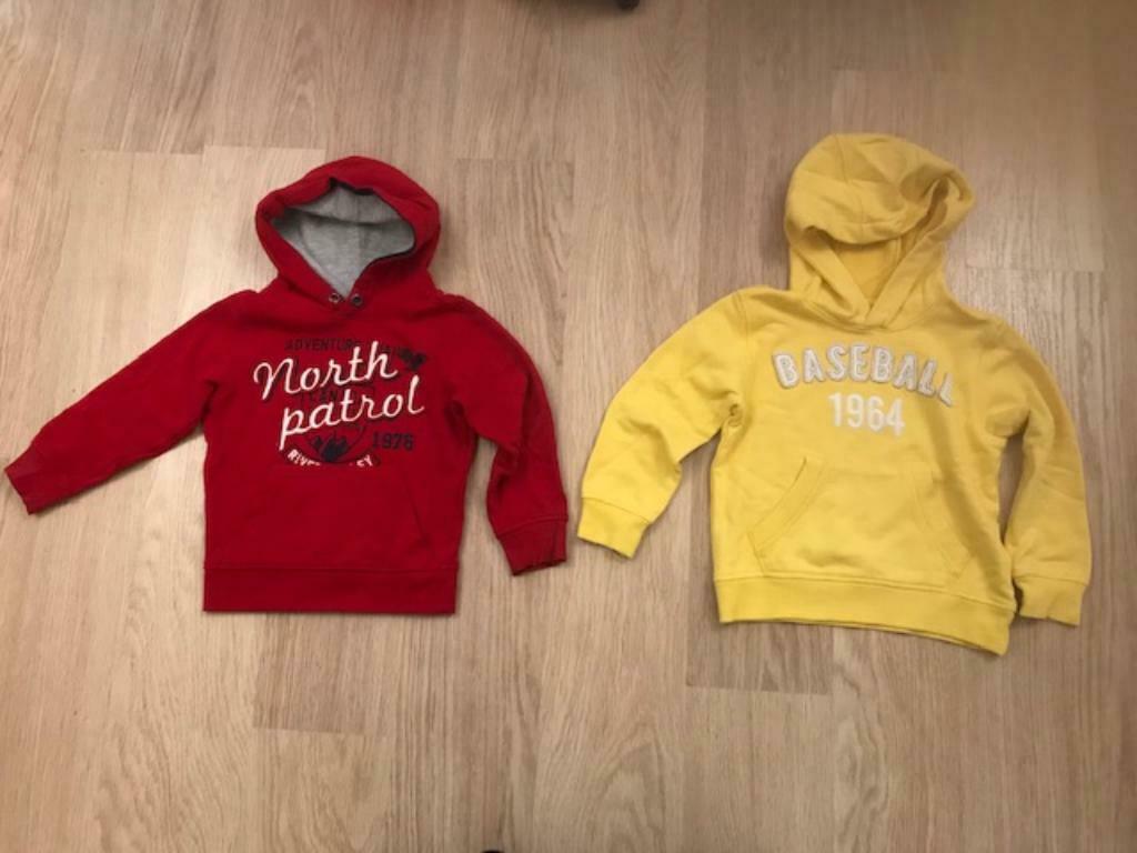 Set van 2 hoodies - maat 98, Ophalen of Verzenden, Zo goed als nieuw, Jongen, Trui of Vest