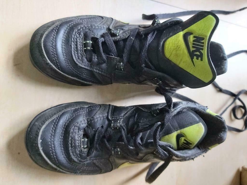 Zwarte leder voetbalschoenen Nike multinoppen 36, Enlèvement ou Envoi, Utilisé, Chaussures