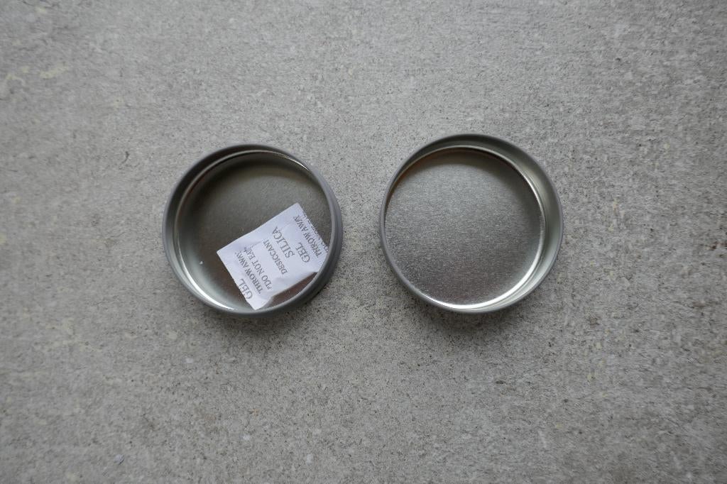 12 ronde grijze gelakte, licht metalen doosjes, Diversen, Overige Diversen, Nieuw, Ophalen of Verzenden