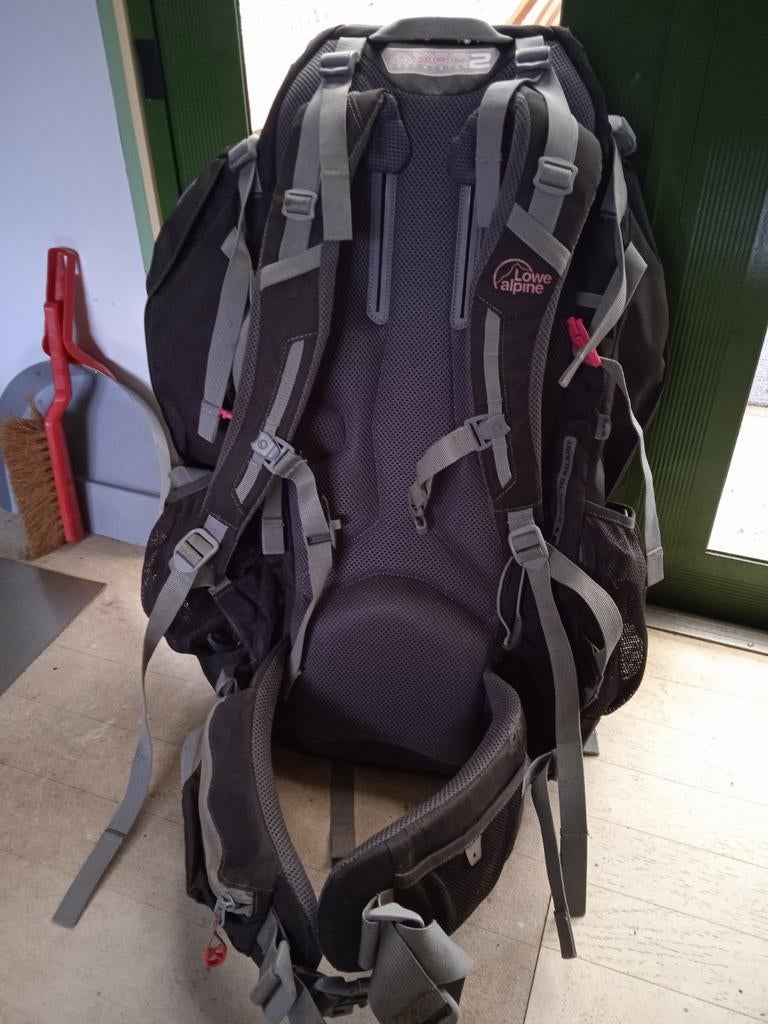 Trekking rugzak 65-75 liter vrouwenmodel, Enlèvement, Attache-remorque