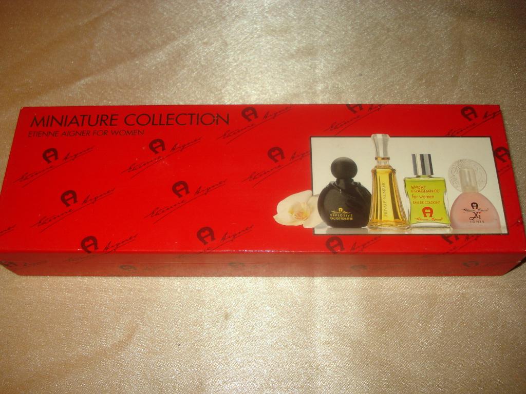 ETIENNE AIGNER For Women Coffret de 4 Miniatures Neuves, Ophalen of Verzenden, Zo goed als nieuw, Miniatuur, Gevuld