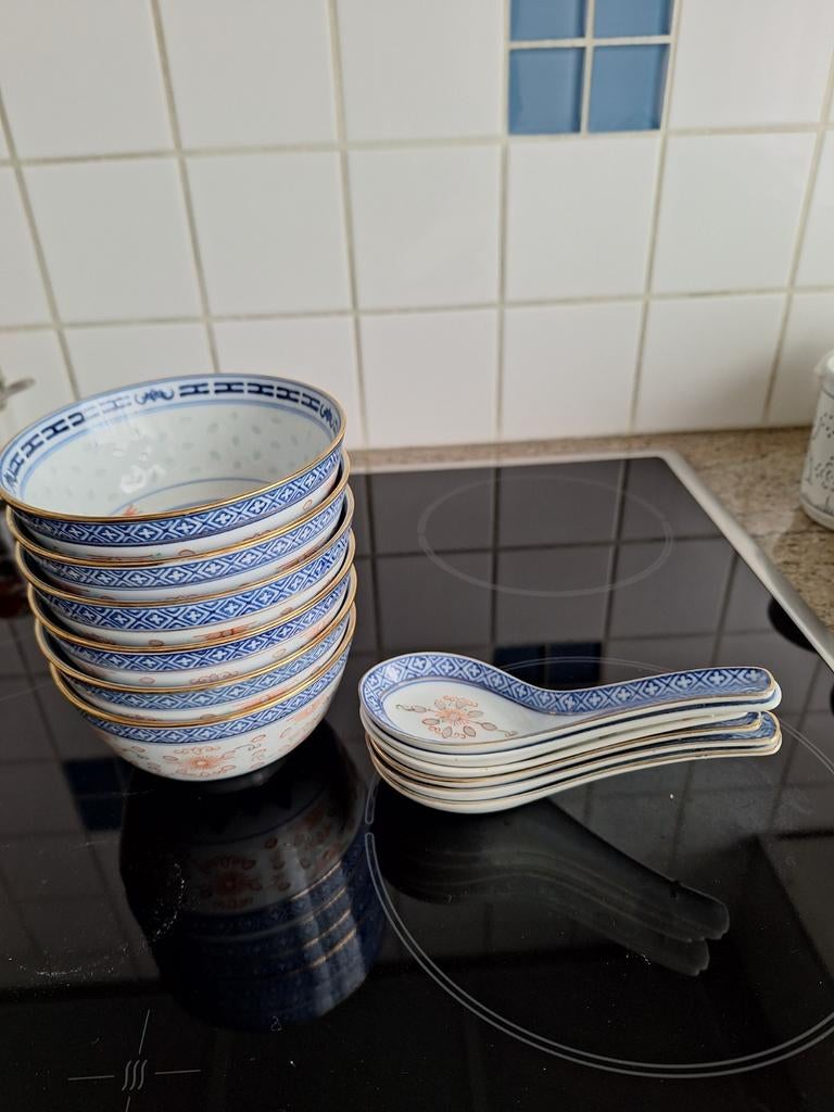 6 bols et 6 cuillères en porcelaine, Enlèvement, Comme neuf, Porcelaine