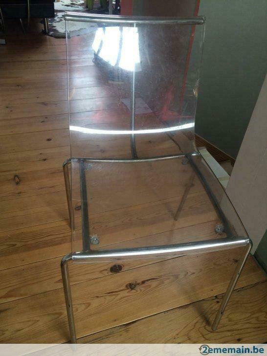 Chaise design en plexi et métal