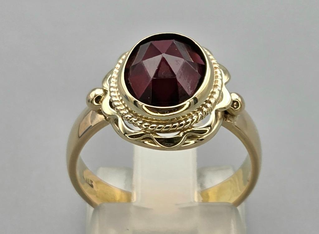 Gouden antieke ring met edelsteen granaat. 2025/695., Bijoux, Sacs & Beauté, Bijoux anciens, Envoi, Or, Bague, Avec pierre précieuse