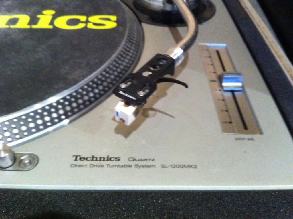 IK ZOEK - JE CHERCHE TECHNICS 1200 of 1210MK2 in goede staat, Ophalen, Gebruikt, Platenspeler, Technics