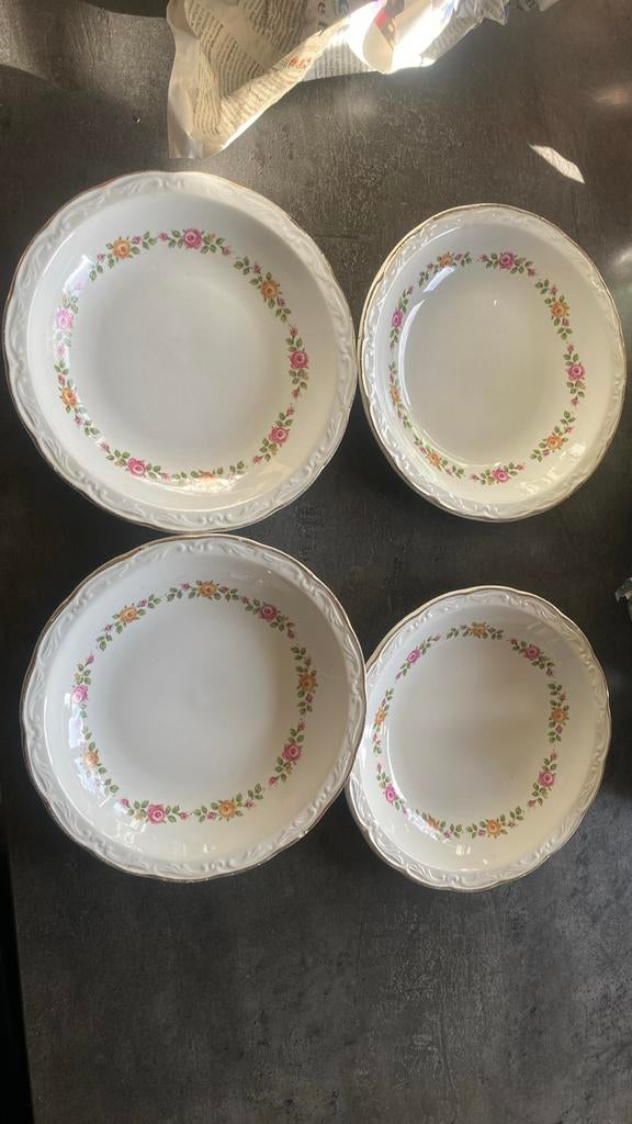 4 assiettes creuses excentriques d'un diamètre de 22 cm, Enlèvement ou Envoi