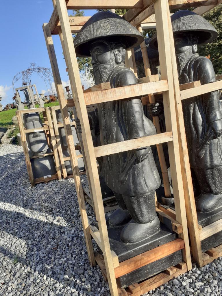 Chinese boer in gepatineerde steen (hoogte 1,40 m), Tuin en Terras, Ophalen, Nieuw, Overige materialen, Boeddhabeeld