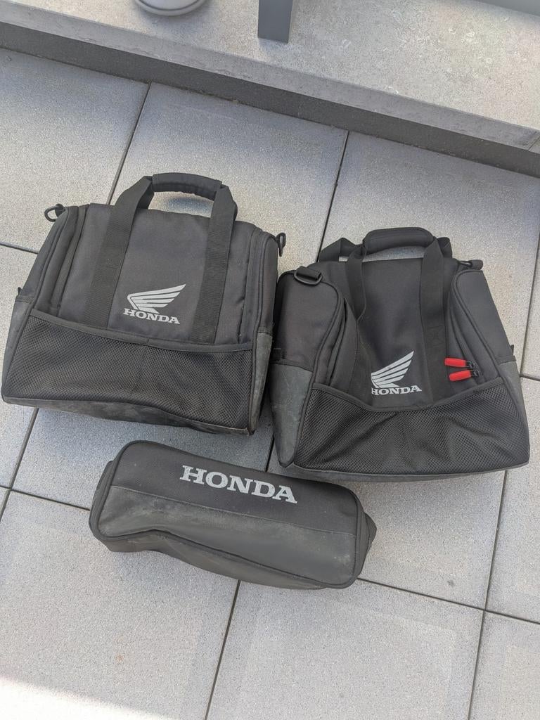 Honda tassen, Enlèvement, Comme neuf