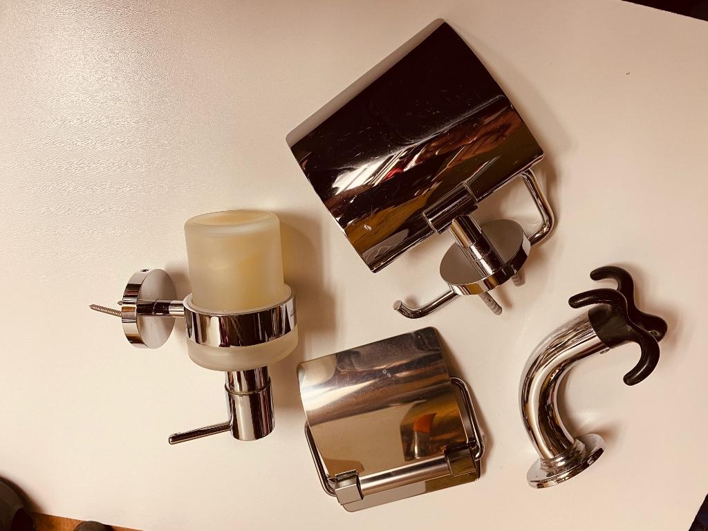 sanitaire attributen, Doe-het-zelf en Bouw, Ophalen of Verzenden, Zo goed als nieuw, Chroom, Toilet