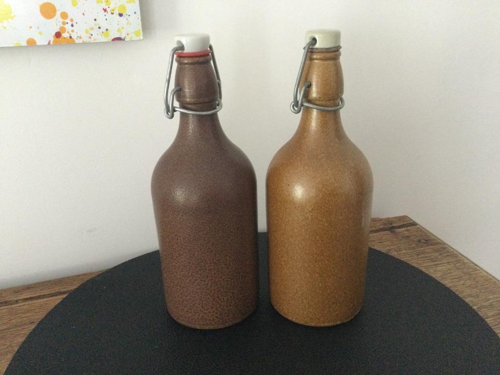 Vintage: set van 2 MKM steengoed bierflesjes, Antiek en Kunst, Antiek | Keramiek en Aardewerk, Ophalen of Verzenden