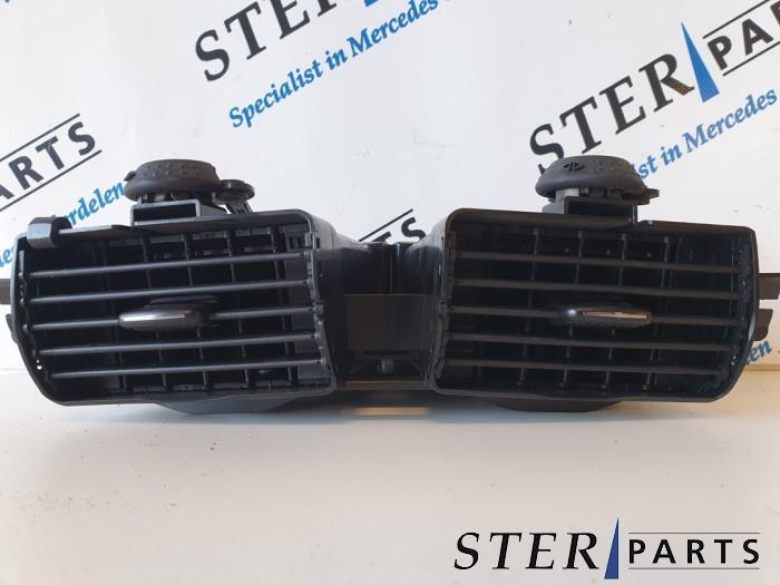 Luchtrooster Dashboard van een Mercedes A-Klasse, Gebruikt, -, Ophalen of Verzenden, -