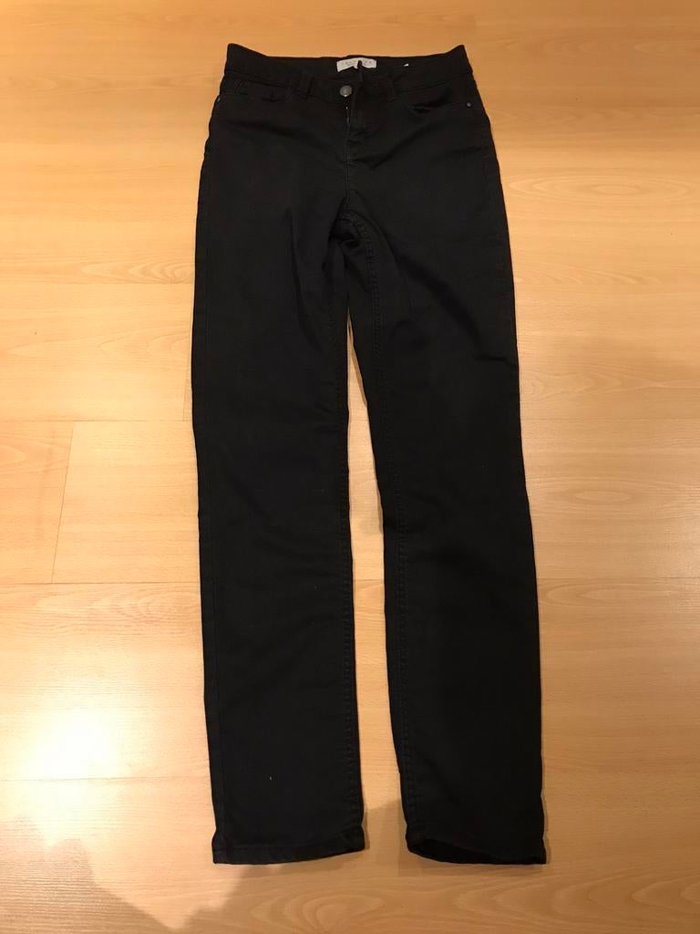 Zwarte broek, Enlèvement, Porté