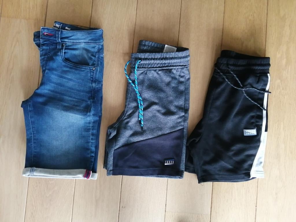 pakket heren/jongen korte broeken xs, Enlèvement ou Envoi, Porté, Taille 46 (S) ou plus petite