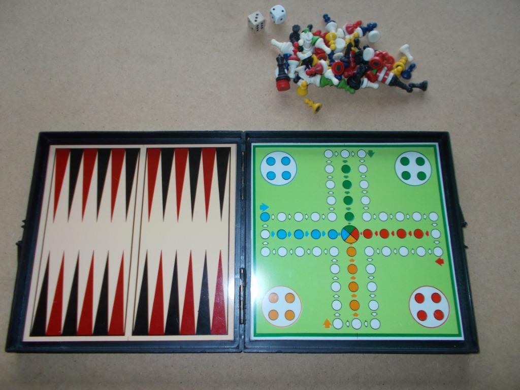Jeu de société : 4 jeux de société avec pions magnétiques, Enlèvement ou Envoi