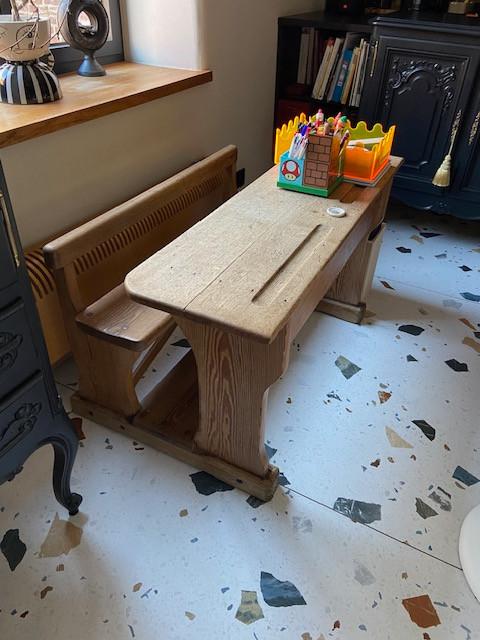 Banc d'école ancien, Enlèvement