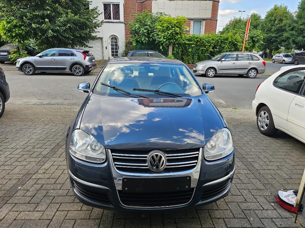 Te koop Vw Jetta TDI 1.9 uit 2009 48.000km, Auto's, 4 deurs, Achterwielaandrijving, Beige, 4 cilinders