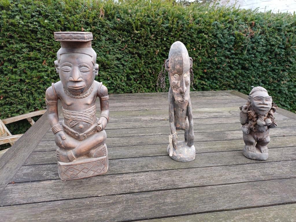3 sculptures africaines, sculptures sur bois, âgées de 50 à, Enlèvement, Statue