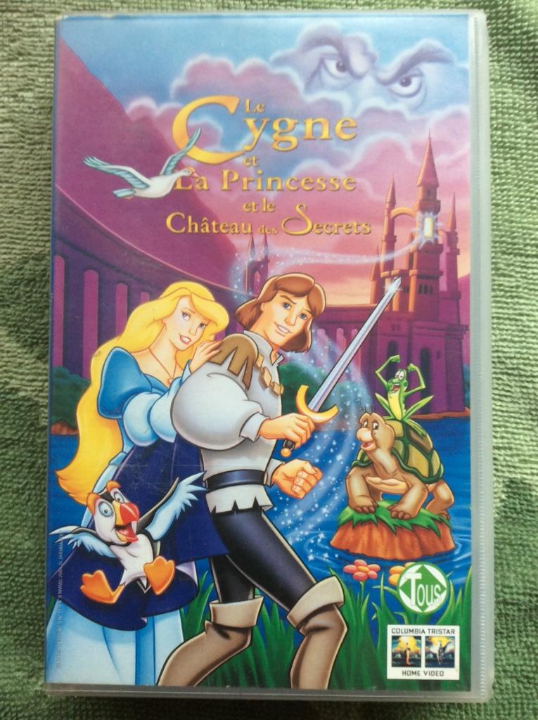 LE CYGNE ET LA PRINCESSE ET LE CHATEAU DES SECRETS., Enfants & Bébés, Enlèvement ou Envoi, Comme neuf