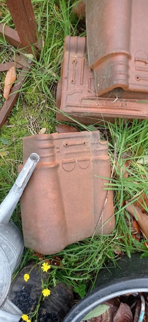 Kant pannen dubbel sluiting links en rechts 100 stuks, Doe-het-zelf en Bouw, Dakpannen en Dakbedekking, Ophalen of Verzenden, Zo goed als nieuw
