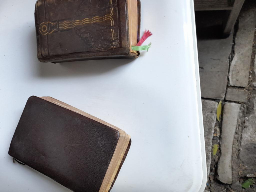 2 bijbels oud, Antiek en Kunst, Ophalen