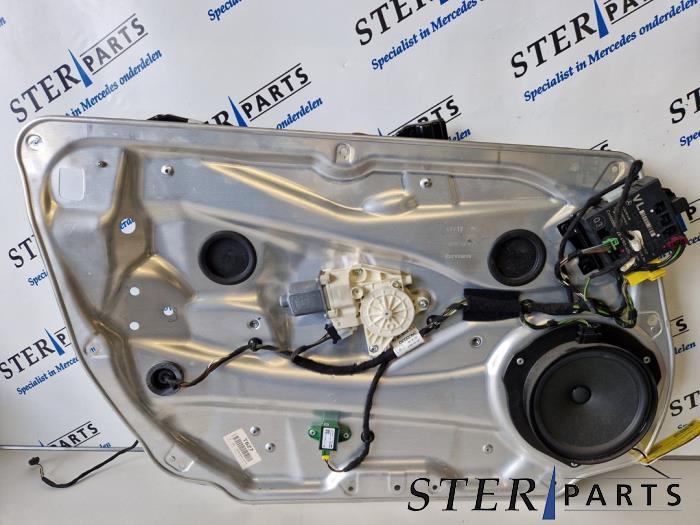Mécanique vitre 4portes avant gauche d'un Mercedes C-Klasse, Enlèvement ou Envoi, 3 mois de garantie, Utilisé, Mercedes-Benz