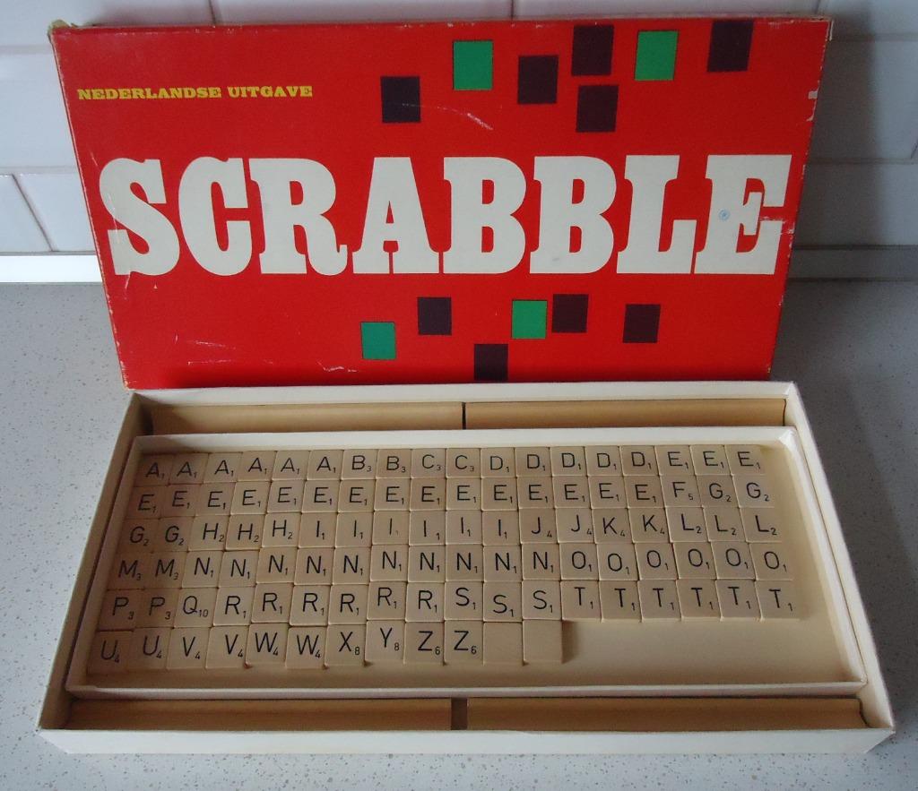 Vintage "Scrabble" met echte houten lettertjes in prima staa, Hobby en Vrije tijd, Gezelschapsspellen | Bordspellen, Zo goed als nieuw