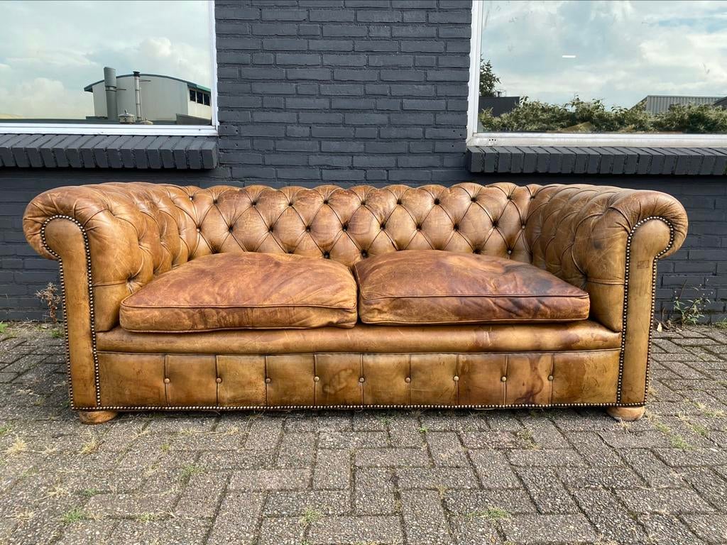 Prachtige oude vintage Chesterfield zetel cognac, Huis en Inrichting, Zetels | Voetbanken en poefs, Ophalen of Verzenden