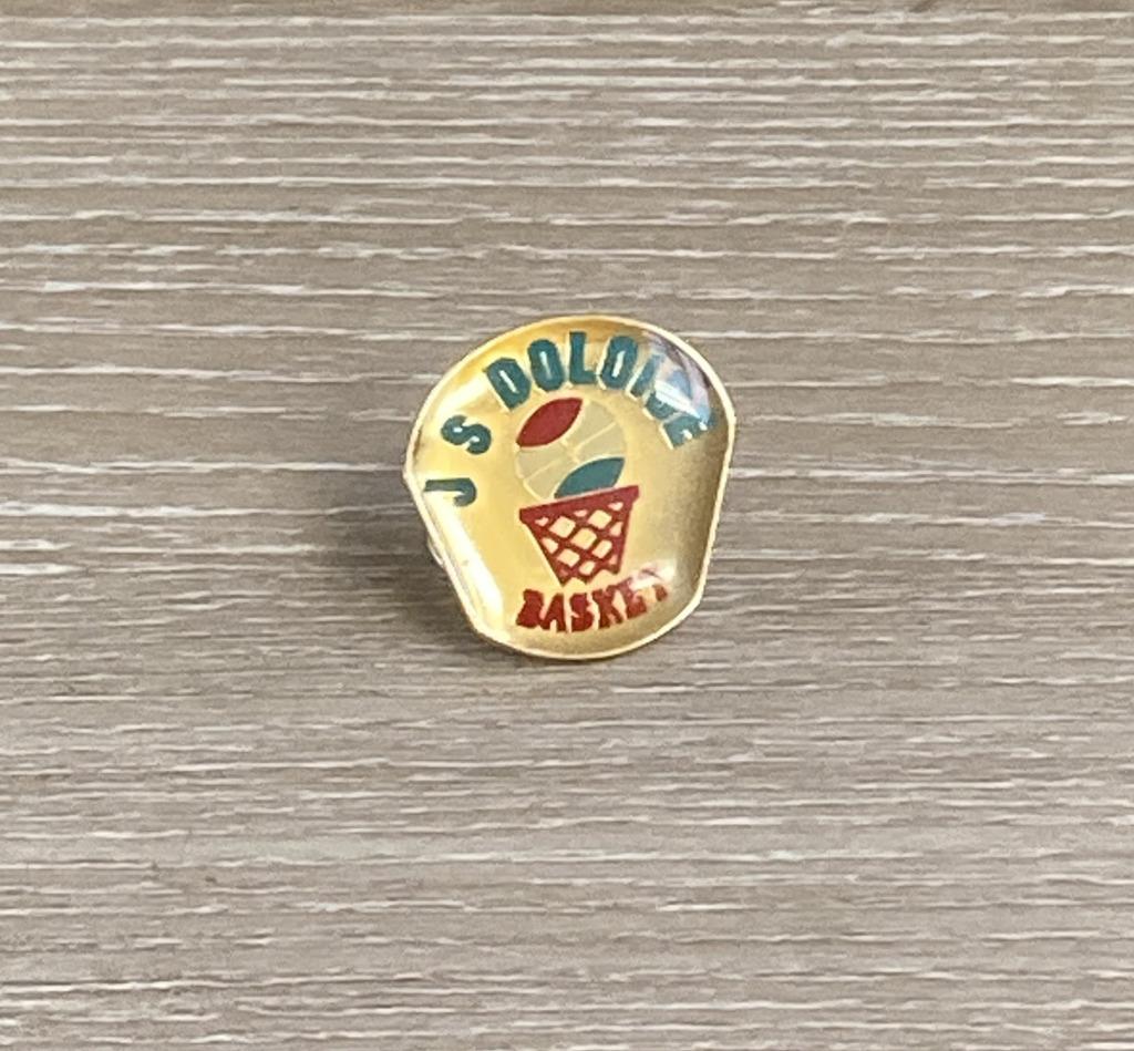 PIN - BASKET - BASKETBAL - BASKETBALL, Verzamelen, Verzenden, Gebruikt, Sport, Speldje of Pin