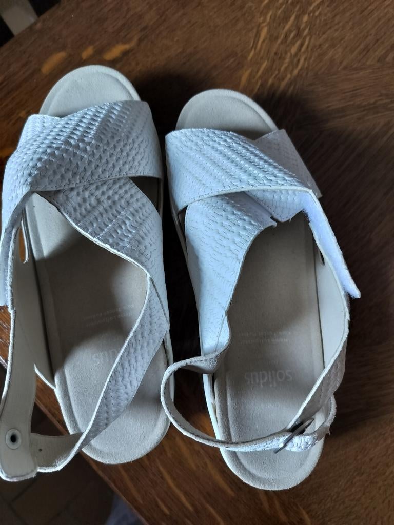 Nieuwe sandalen merk solidus, Ophalen