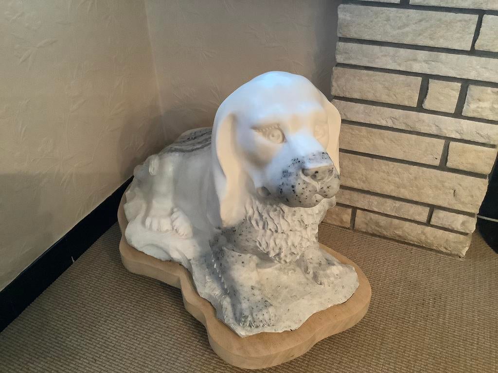 Statue d'un chien en marbre blanc marbré, Enlèvement, Comme neuf, Animal