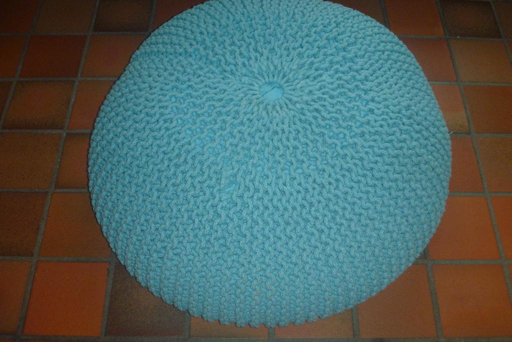 Pouf, Ophalen, Gebruikt, Rond, 50 tot 75 cm