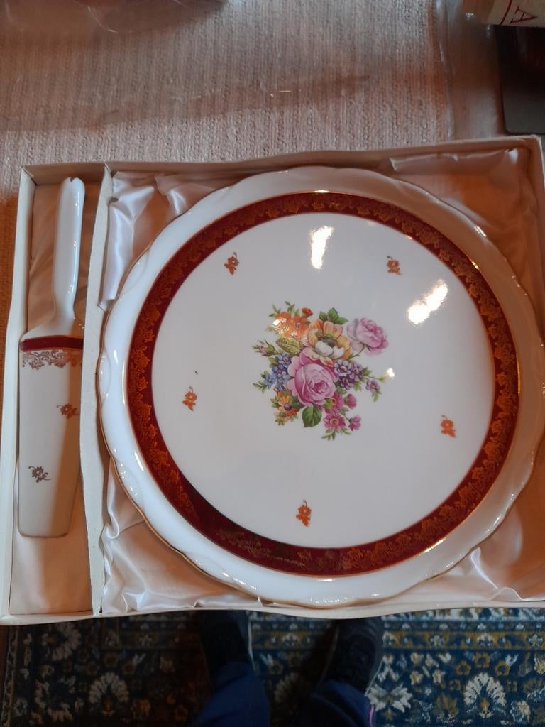 Assiette à gâteau avec pelle, porcelaine française, neuve, Maison & Meubles, Enlèvement ou Envoi, Neuf, Autres matériaux