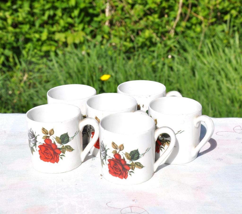 6 tasses a café moka en porcelaine rose rouge, Huis en Inrichting, Keuken | Servies, Zo goed als nieuw, Kop(pen) en/of Schotel(s)