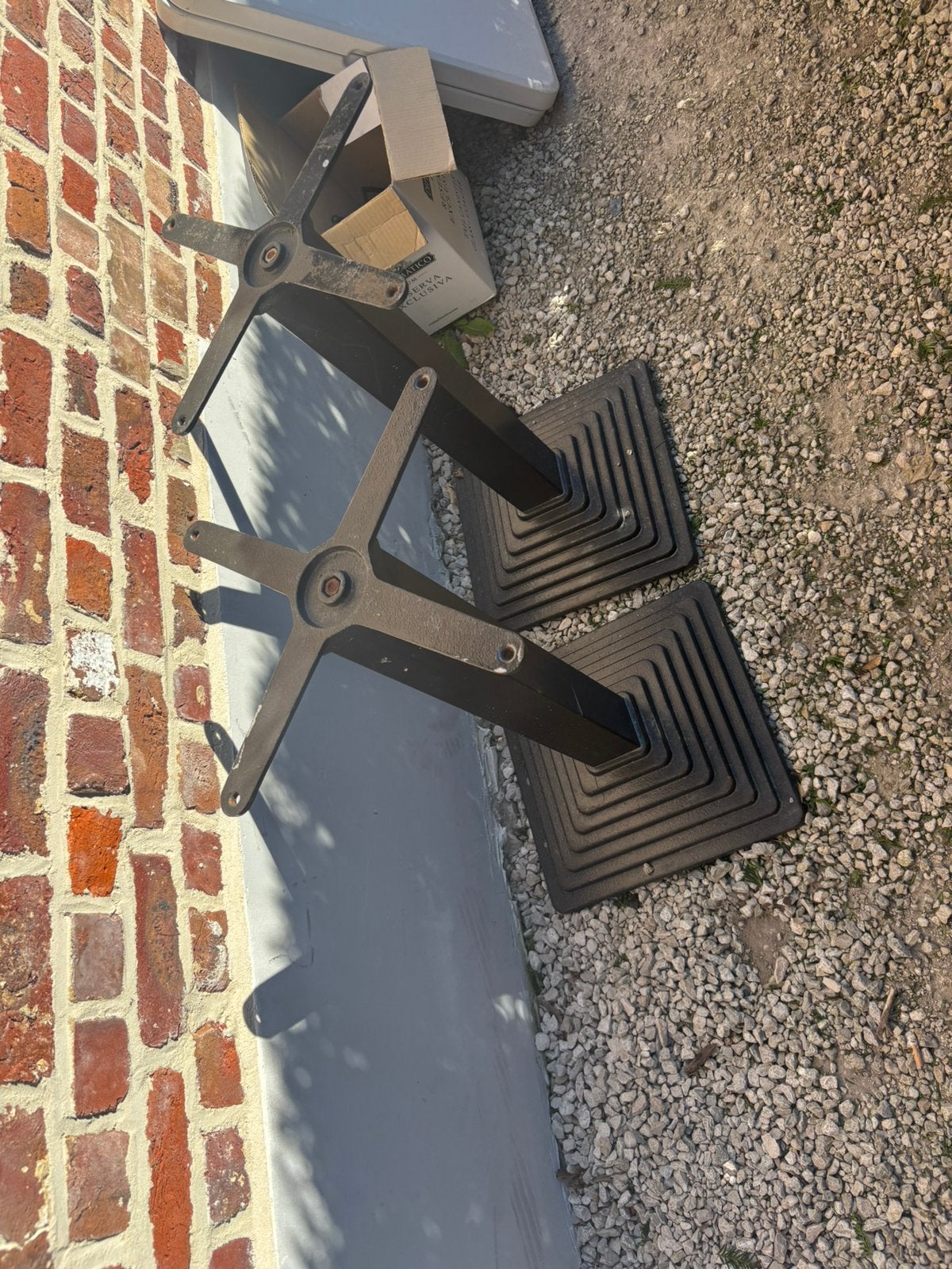Pieds de table en acier, Enlèvement, Utilisé