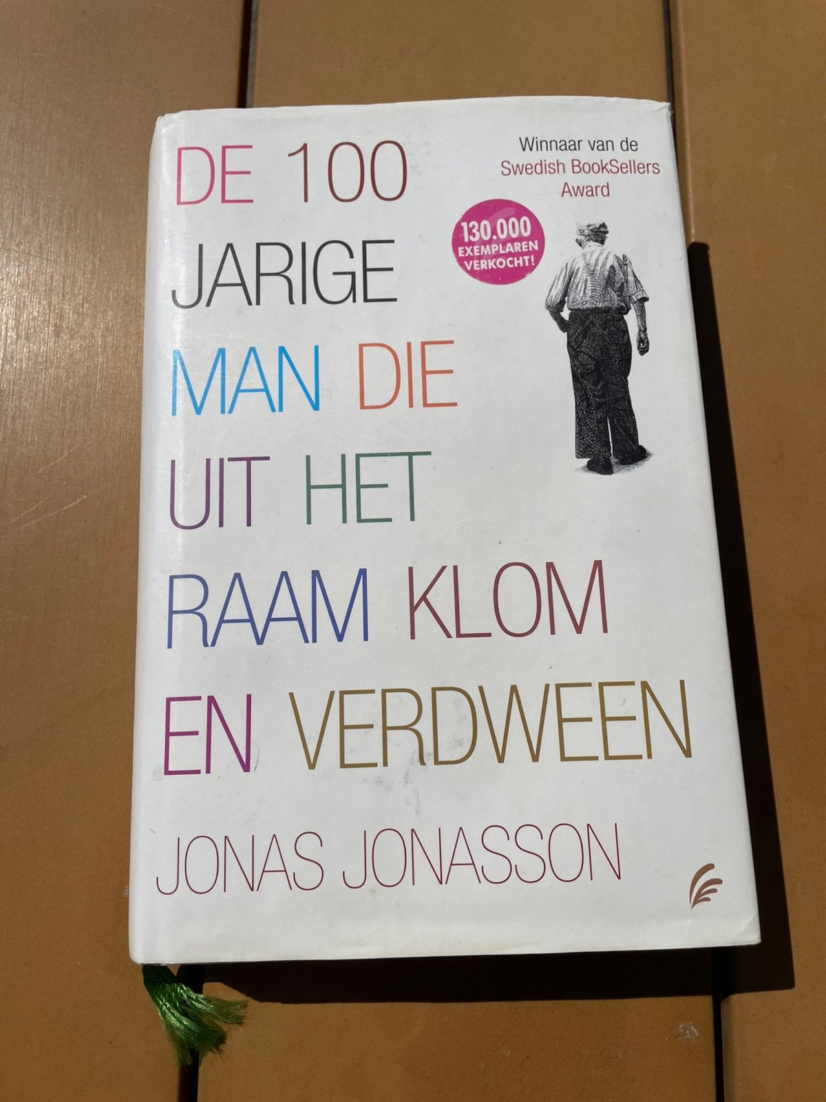 De 100-jarige man die uit het raam klom en verdween, Ophalen, Jonas Jonasson