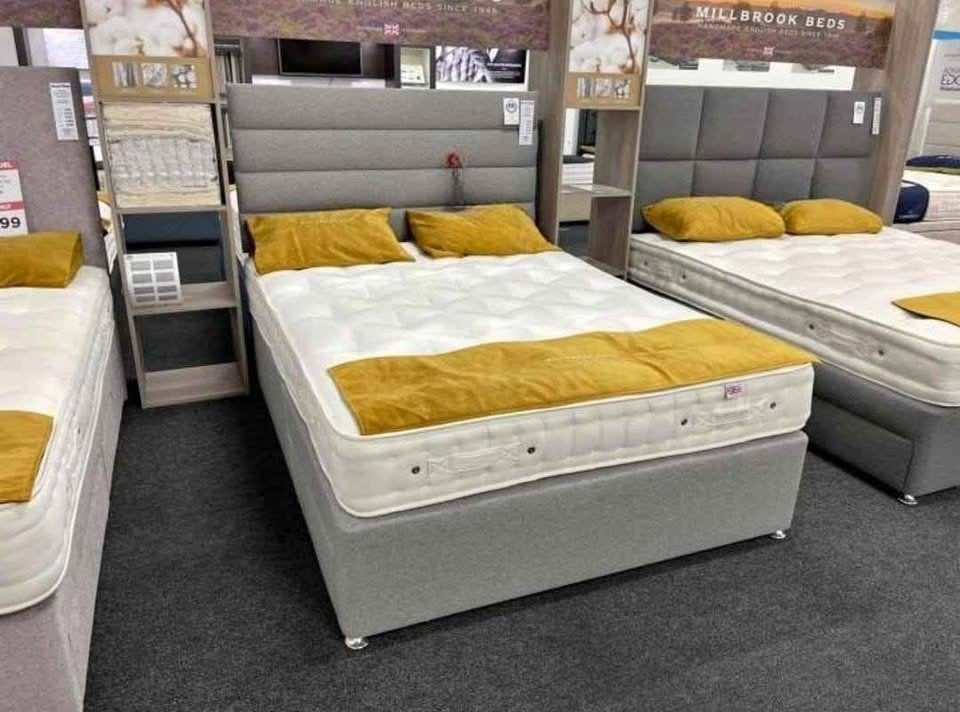 Lit/Lit avec matelas - Paiement à la livraison, Enlèvement ou Envoi, Utilisé, Crème