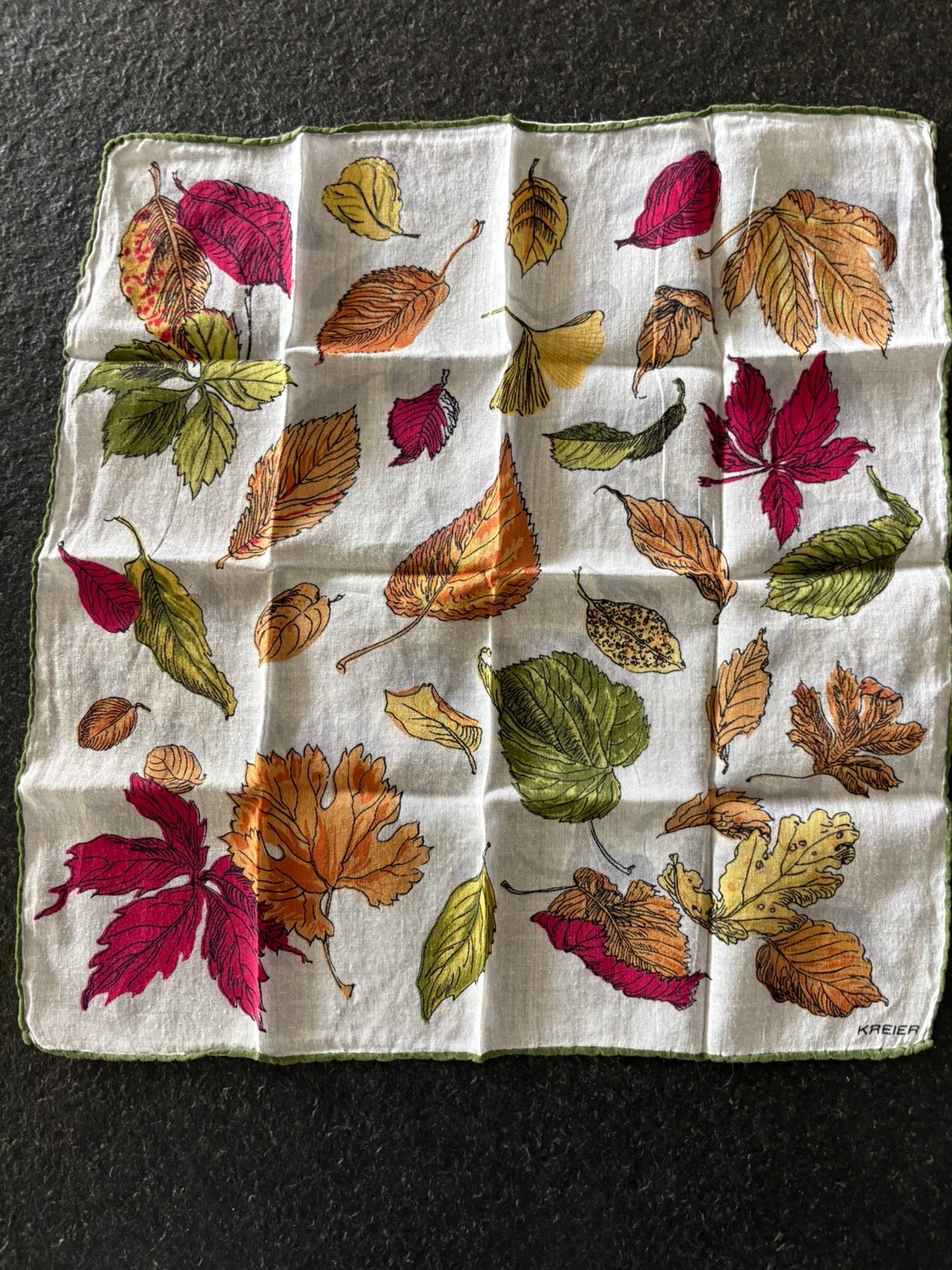 Mouchoir KREIER vintage, Antiquités & Art, Antiquités | Vêtements et Textile, Enlèvement ou Envoi, Femmes