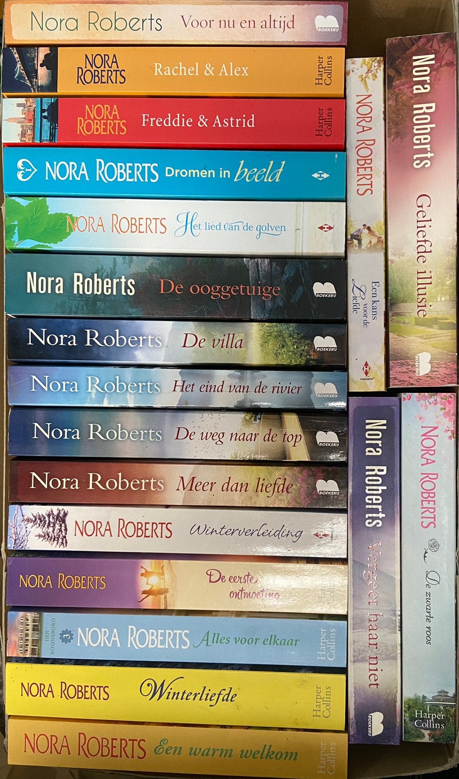 Lot 19 boeken Nora Roberts: titels zie foto, Enlèvement, Comme neuf