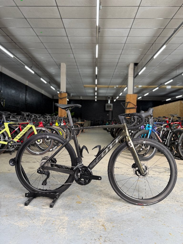 2000km Scott Addict RC Di2 Carbon Racefiets, Ophalen of Verzenden, Zo goed als nieuw