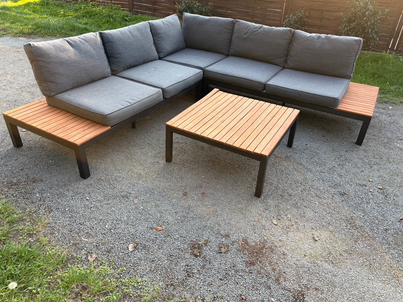 Loungeset aluminium/teakhout met bijhorende kussens en tafel, Ophalen, Zo goed als nieuw, Aluminium, Loungeset