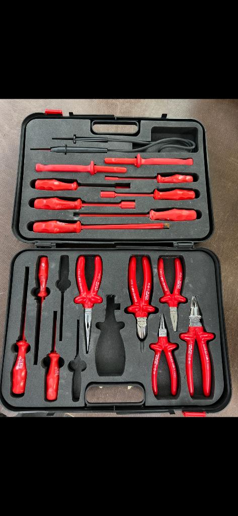 Malette outils, Enlèvement ou Envoi, Comme neuf