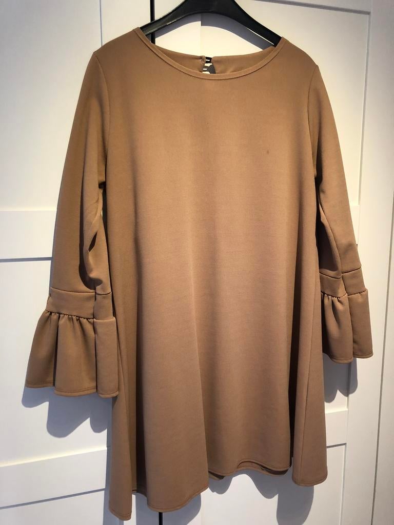 Beige/camelkleurige jurk met strikken aan de mouwen maat 38, Ophalen of Verzenden, Zo goed als nieuw, Maat 38/40 (M), Beige