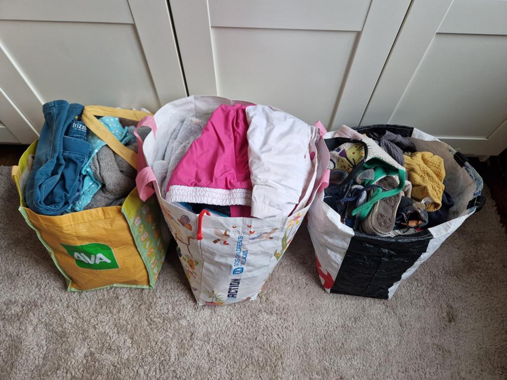 3sacs de vêtements/chaussures Fille de 3-4ans, Enfants & Bébés, Enlèvement
