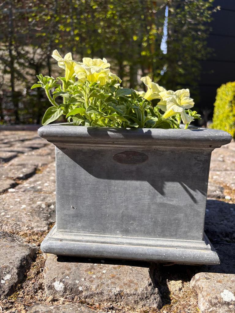 Rita Jordens loden bloempot, Tuin en Terras, Ophalen, Zo goed als nieuw