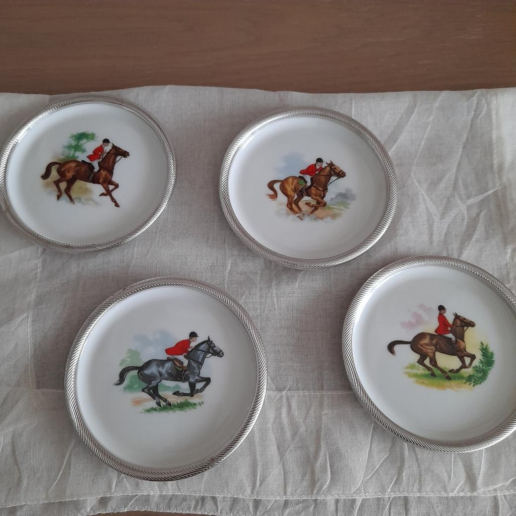 Set  4 porseleinen onderzetters  metalen rand. Paarden.(lot), Enlèvement ou Envoi, Verre ou Tasse